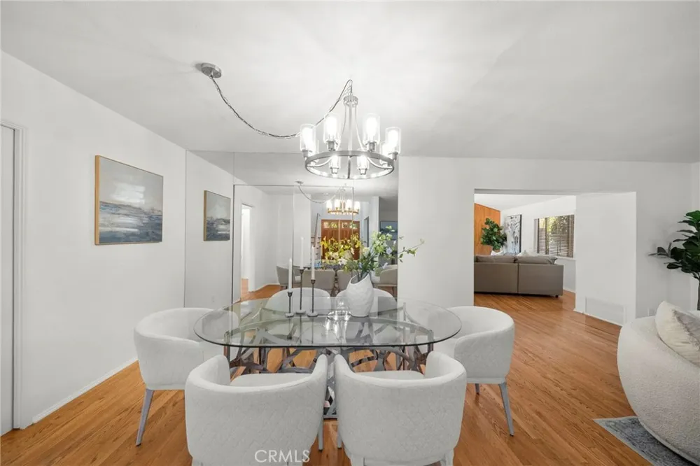 10106 Petit North Hills, CA 91343