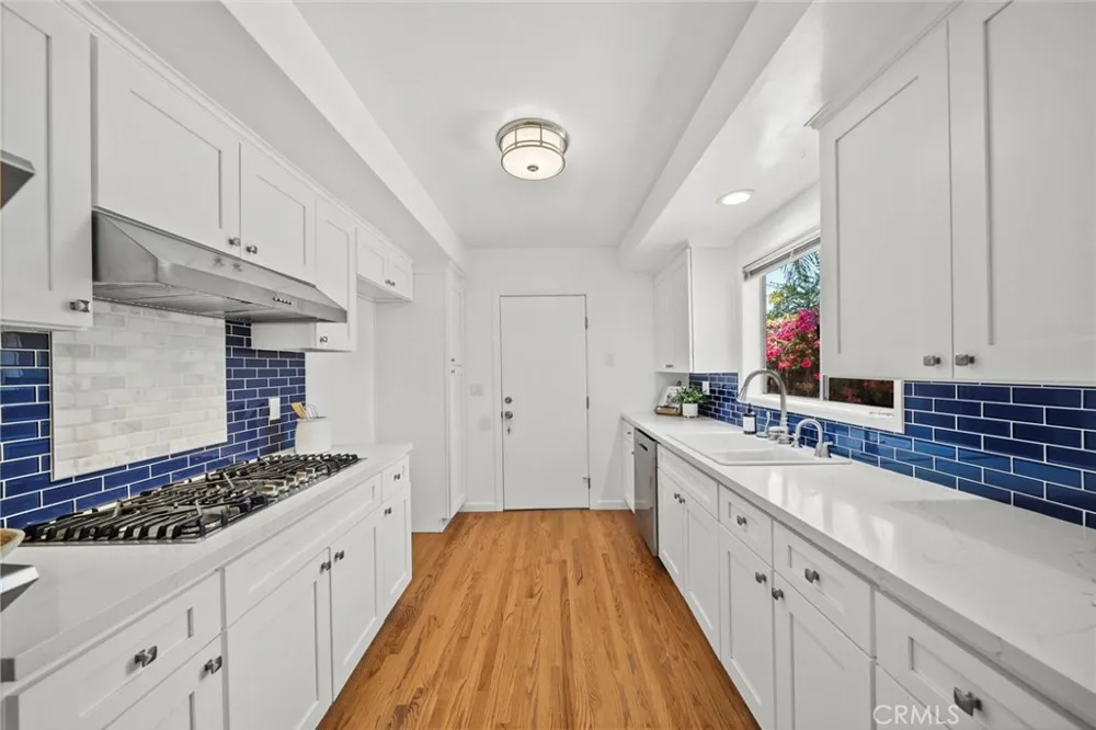 10106 Petit North Hills, CA 91343