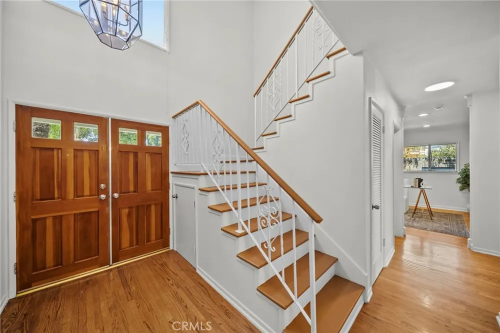 10106 Petit North Hills, CA 91343
