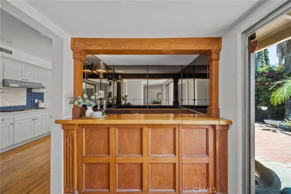 10106 Petit North Hills, CA 91343