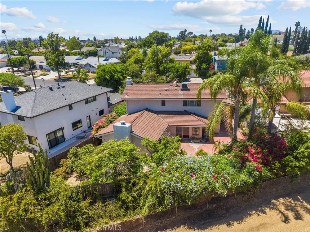 10106 Petit North Hills, CA 91343