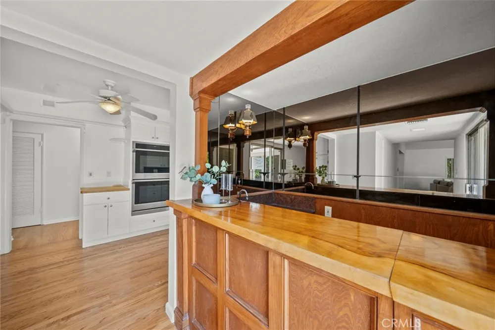 10106 Petit North Hills, CA 91343