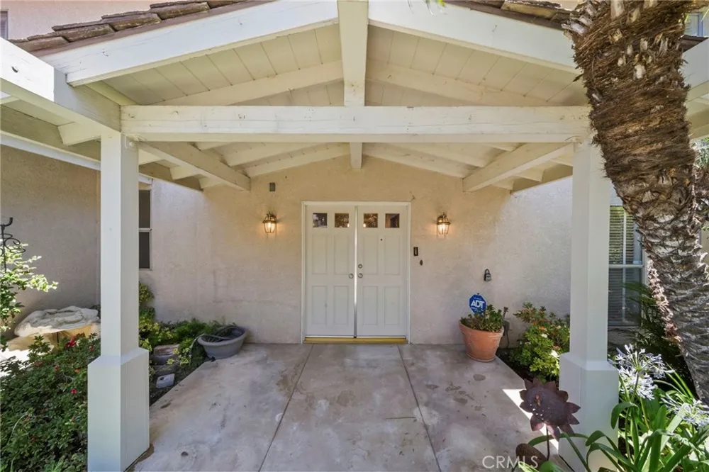10106 Petit North Hills, CA 91343