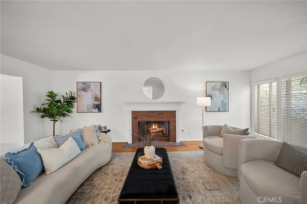 10106 Petit North Hills, CA 91343