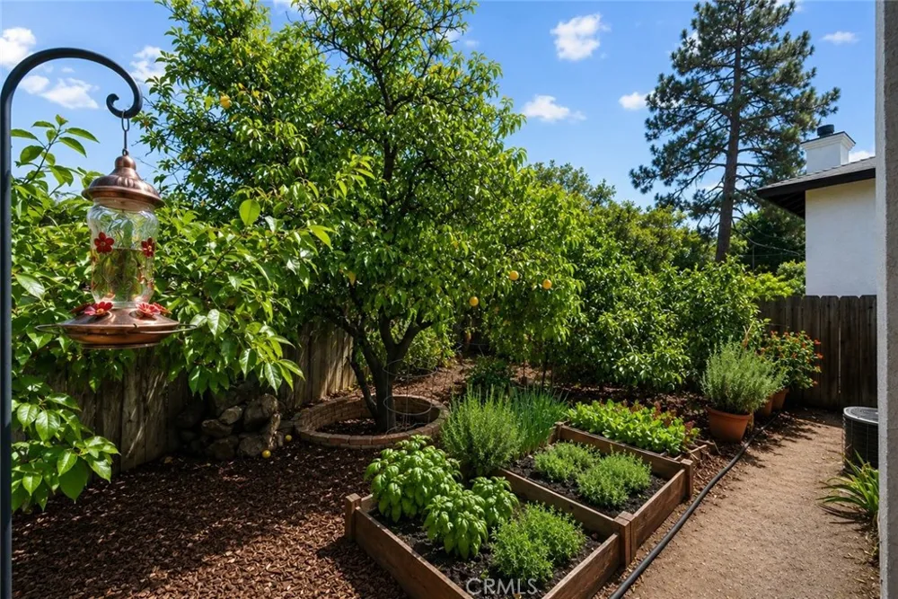 10106 Petit North Hills, CA 91343