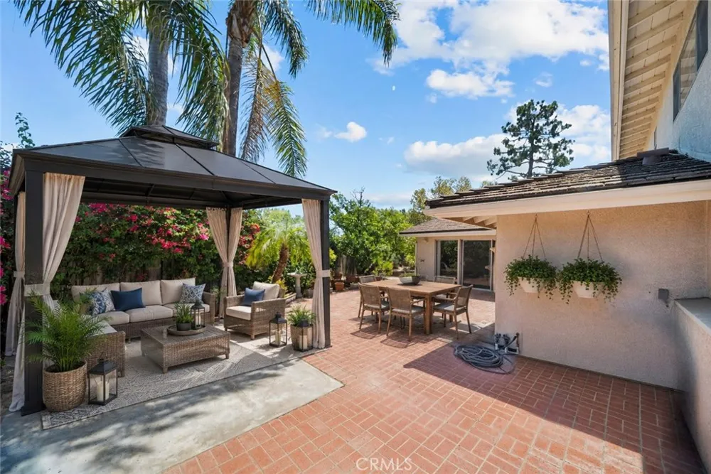 10106 Petit North Hills, CA 91343