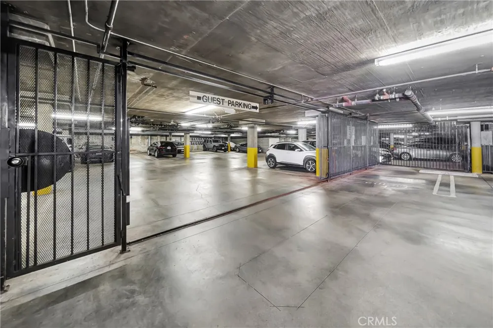 4477 Woodman Avenue #305 Sherman Oaks, CA 91423