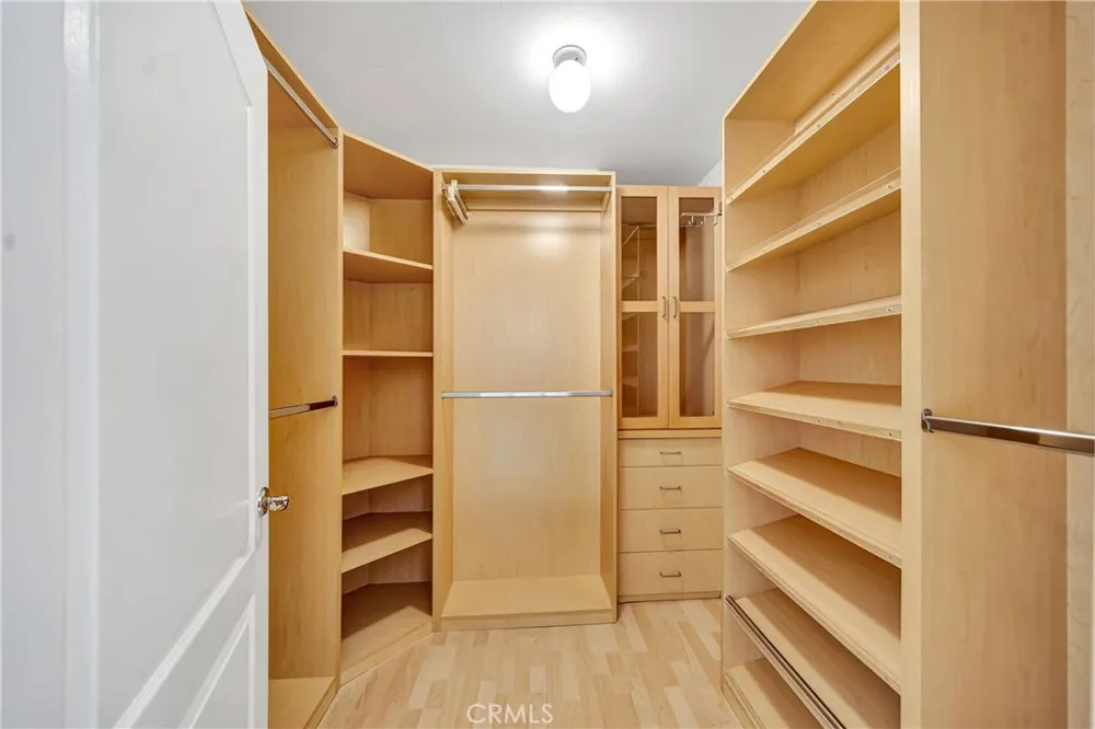 4477 Woodman Avenue #305 Sherman Oaks, CA 91423