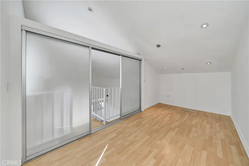 4477 Woodman Avenue #305 Sherman Oaks, CA 91423
