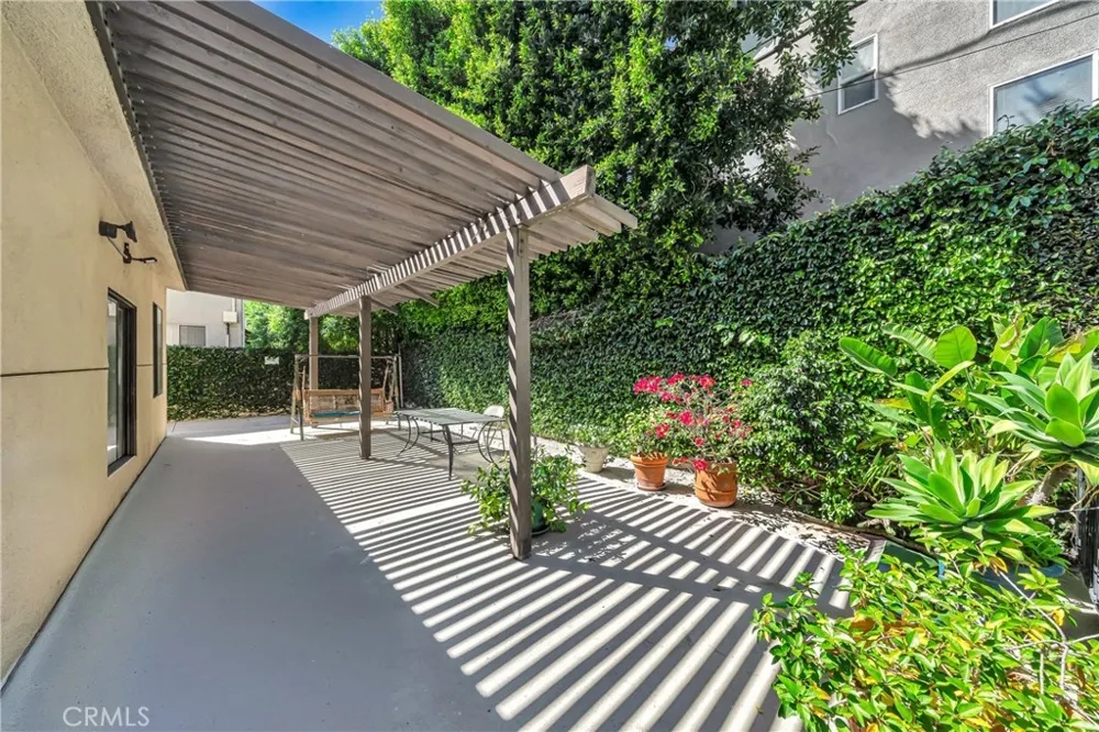 4477 Woodman Avenue #305 Sherman Oaks, CA 91423