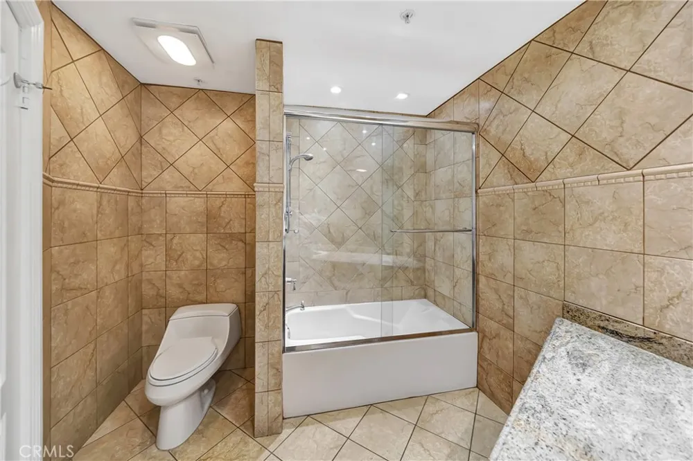 4477 Woodman Avenue #305 Sherman Oaks, CA 91423
