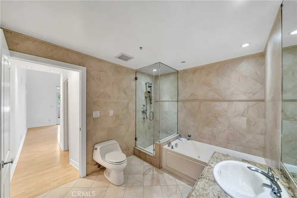 4477 Woodman Avenue #305 Sherman Oaks, CA 91423