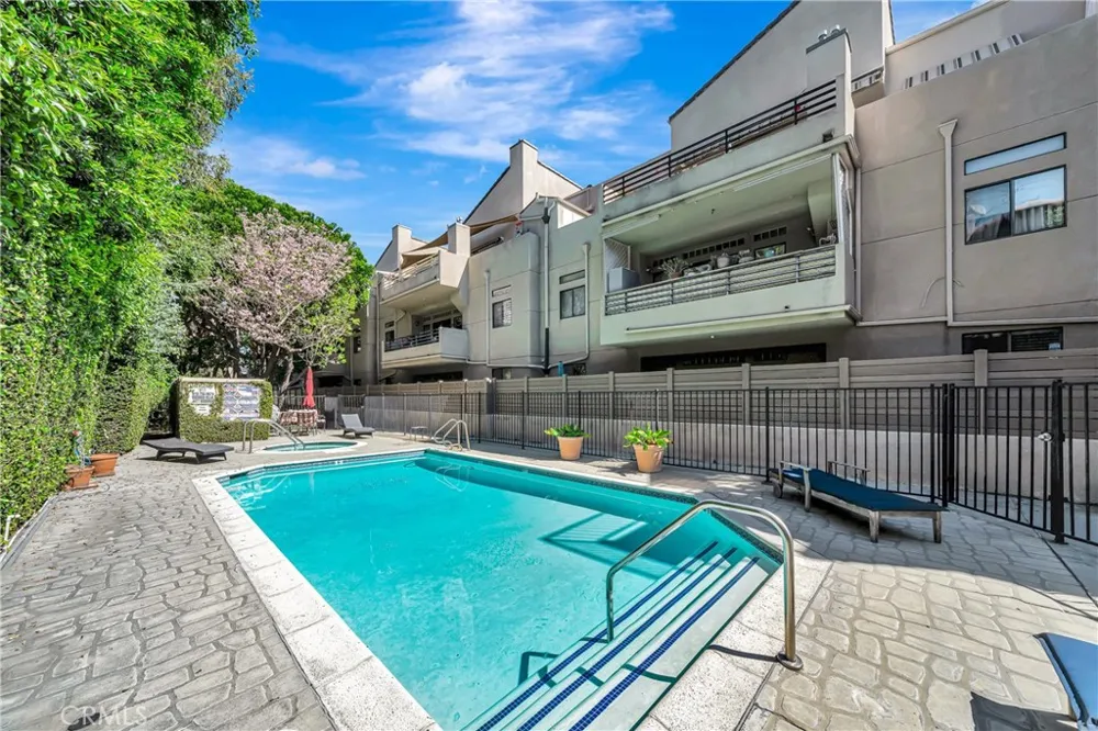 4477 Woodman Avenue #305 Sherman Oaks, CA 91423