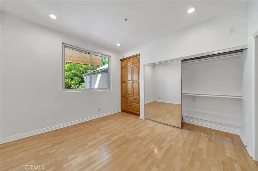 4477 Woodman Avenue #305 Sherman Oaks, CA 91423