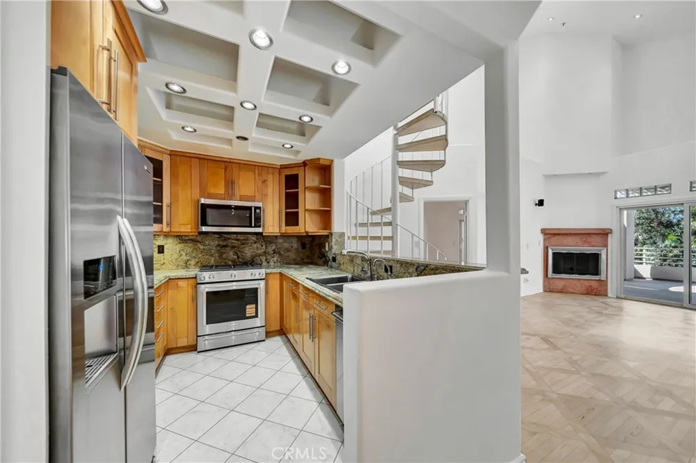 4477 Woodman Avenue #305 Sherman Oaks, CA 91423