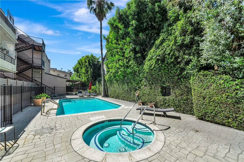 4477 Woodman Avenue #305 Sherman Oaks, CA 91423