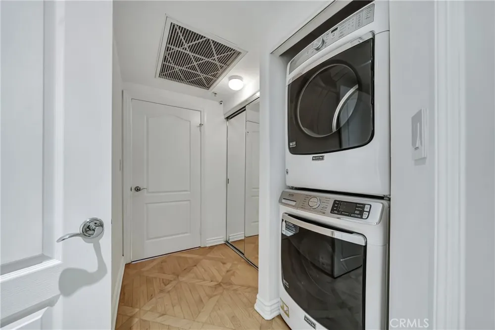 4477 Woodman Avenue #305 Sherman Oaks, CA 91423