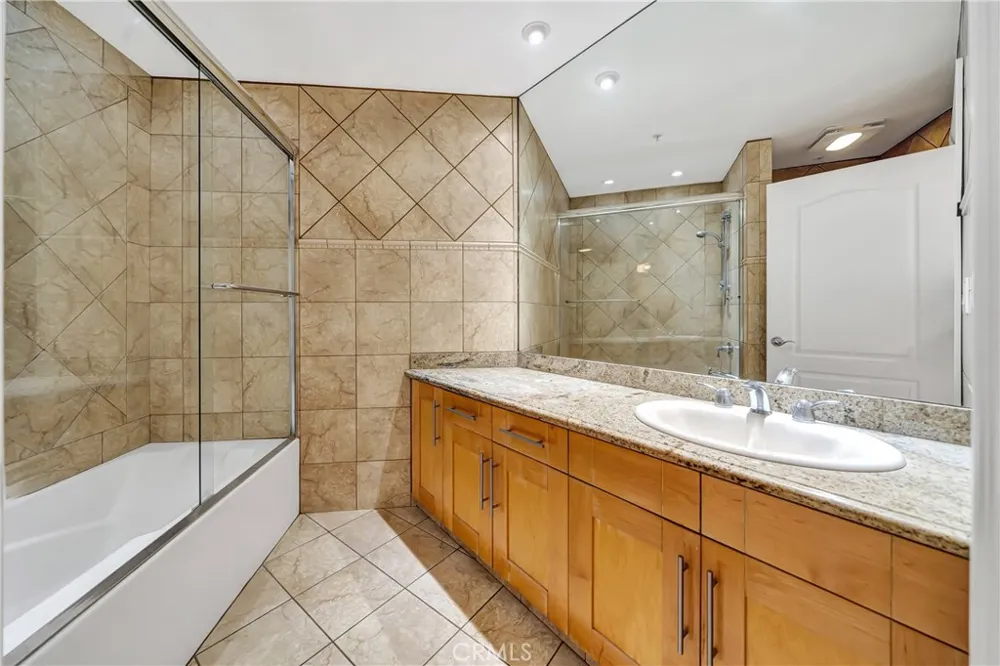 4477 Woodman Avenue #305 Sherman Oaks, CA 91423