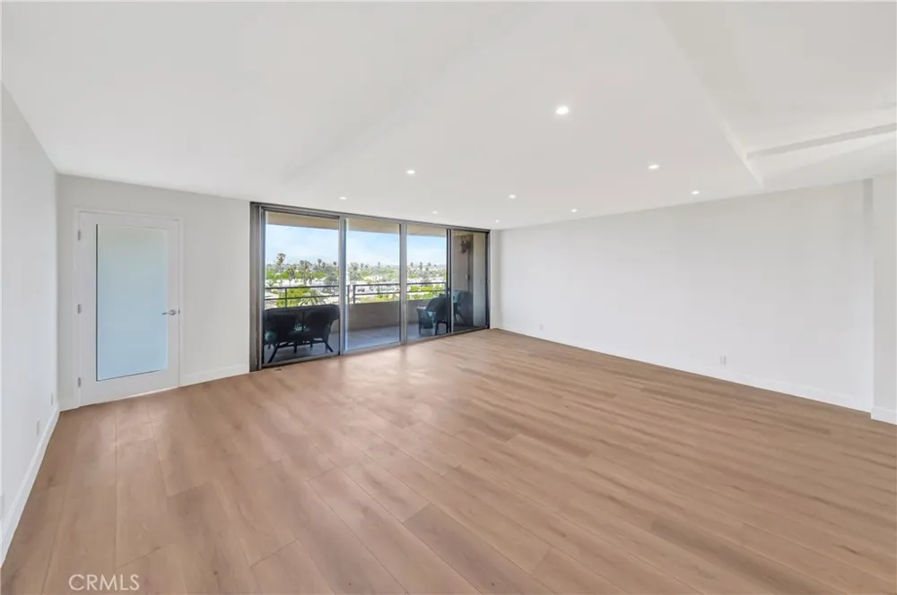 4316 Marina City Drive #227 Marina del Rey, CA 90292