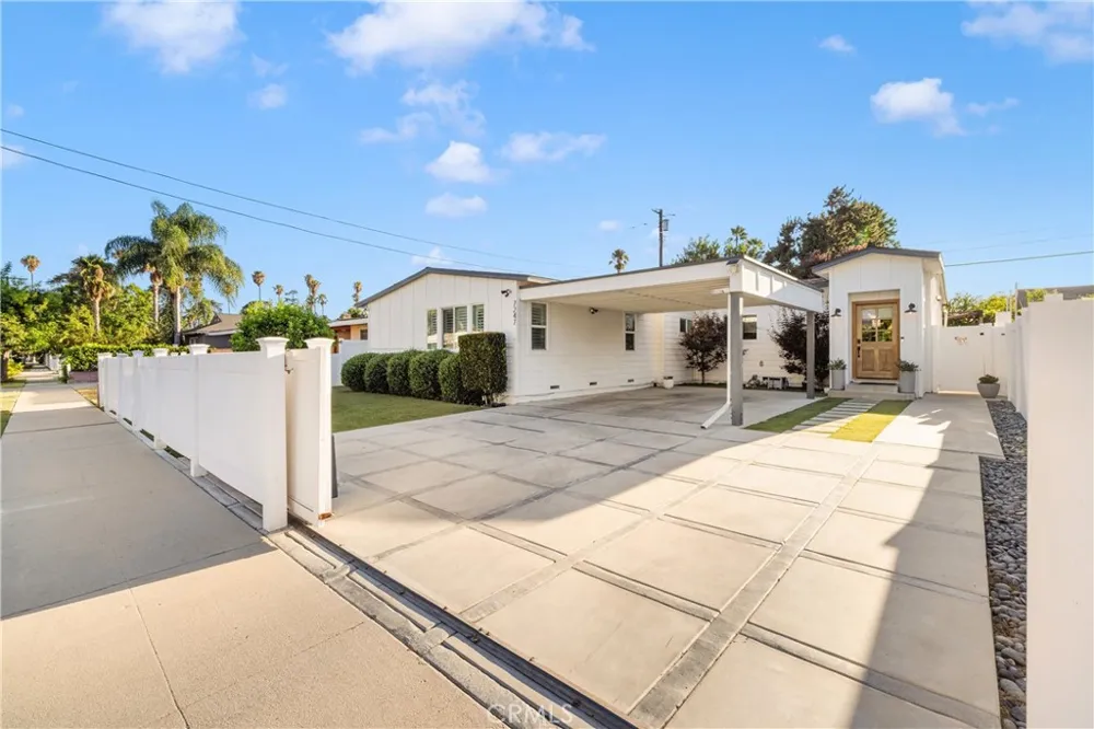7247 Genesta Lake Balboa, CA 91406