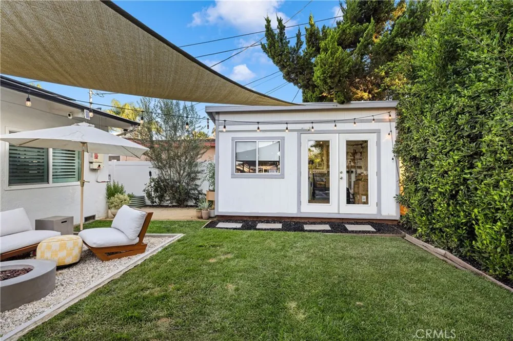 7247 Genesta Lake Balboa, CA 91406