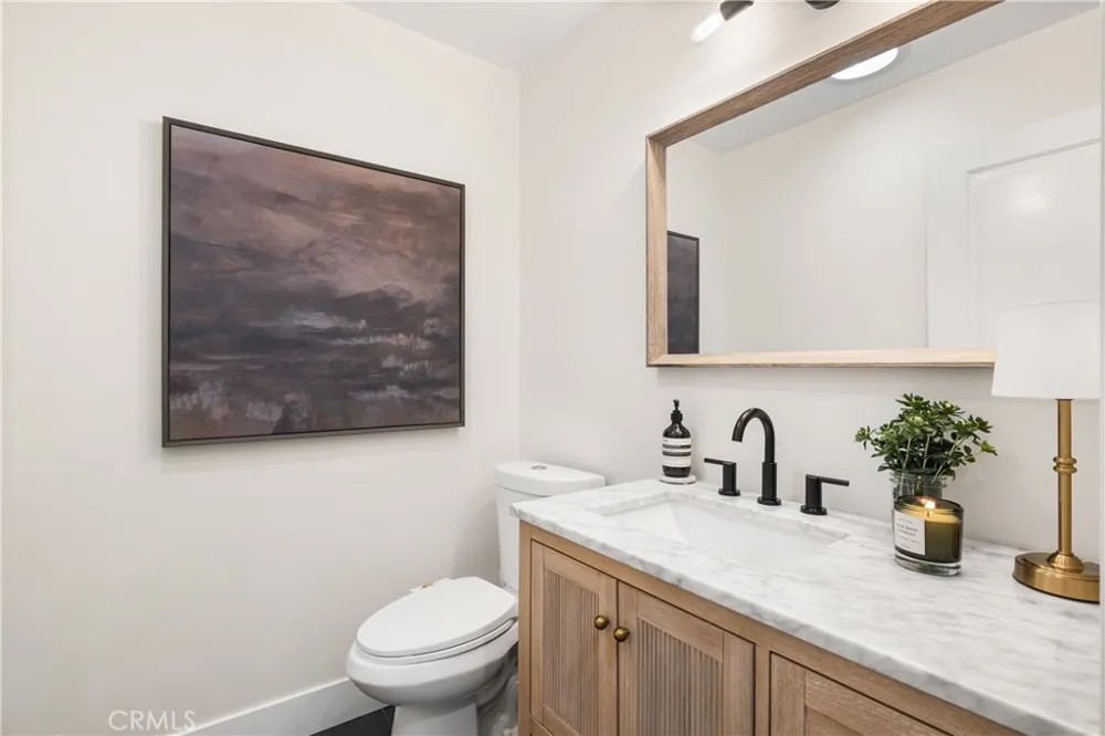 7247 Genesta Lake Balboa, CA 91406