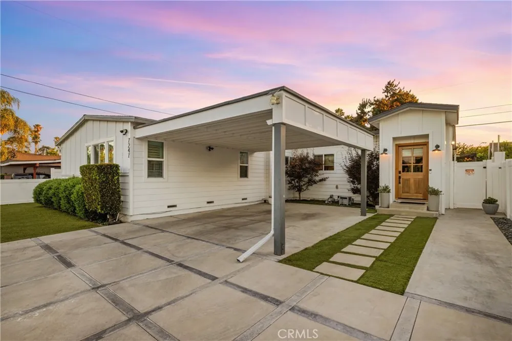 7247 Genesta Lake Balboa, CA 91406