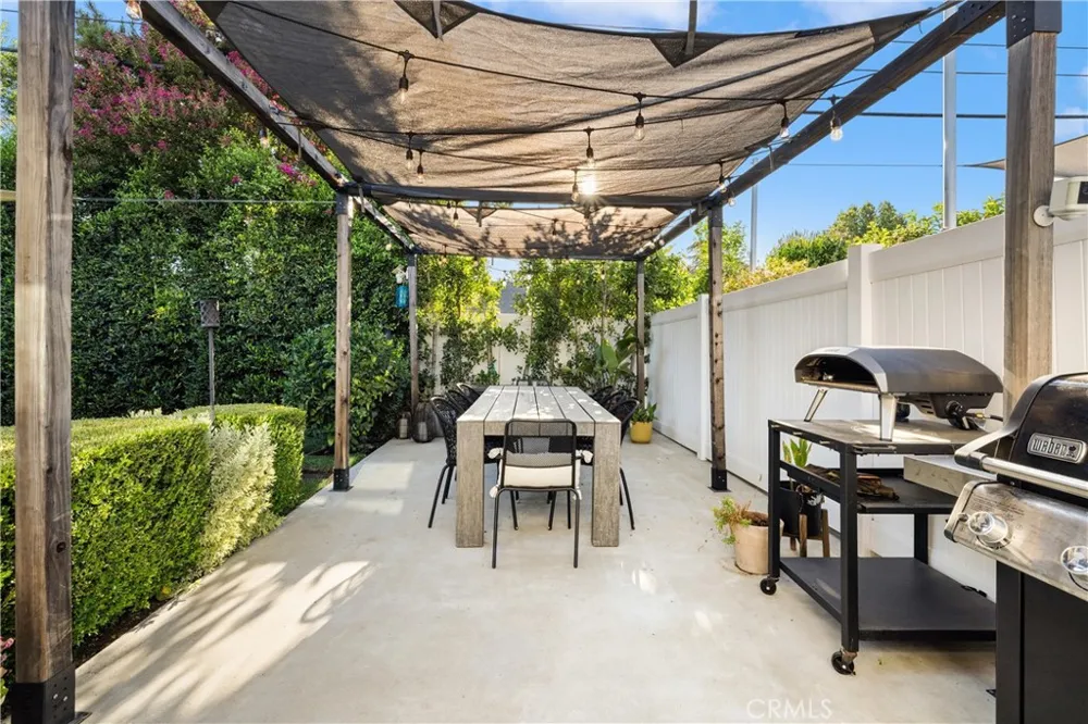 7247 Genesta Lake Balboa, CA 91406