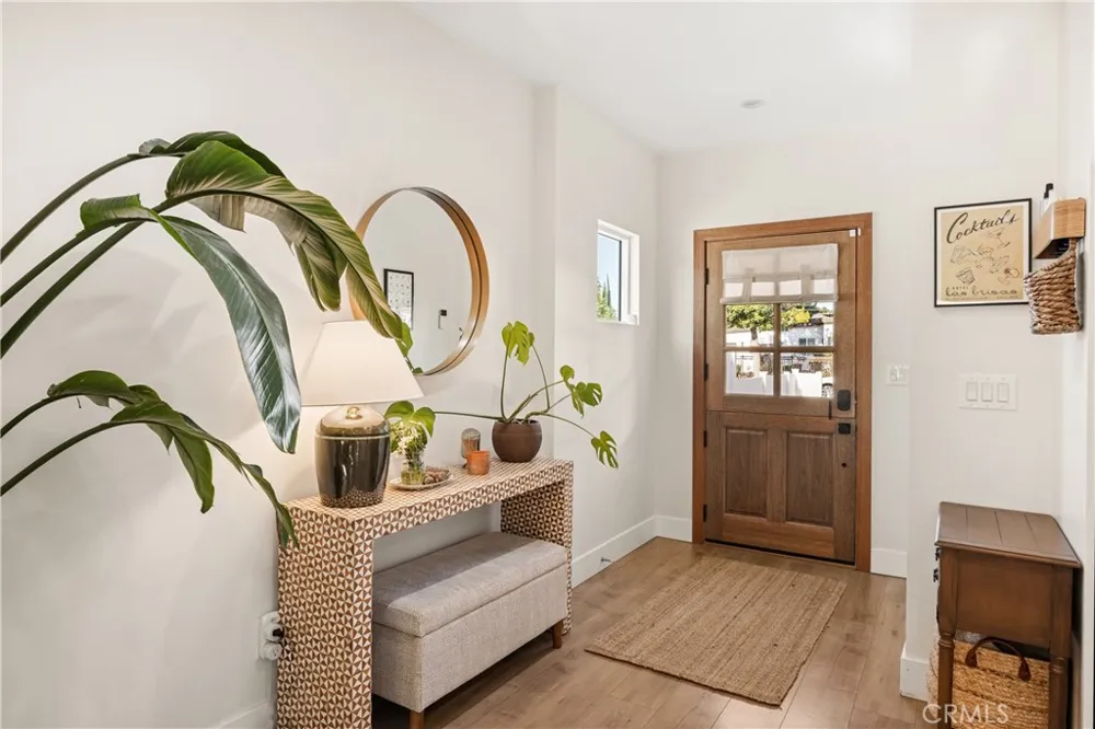 7247 Genesta Lake Balboa, CA 91406
