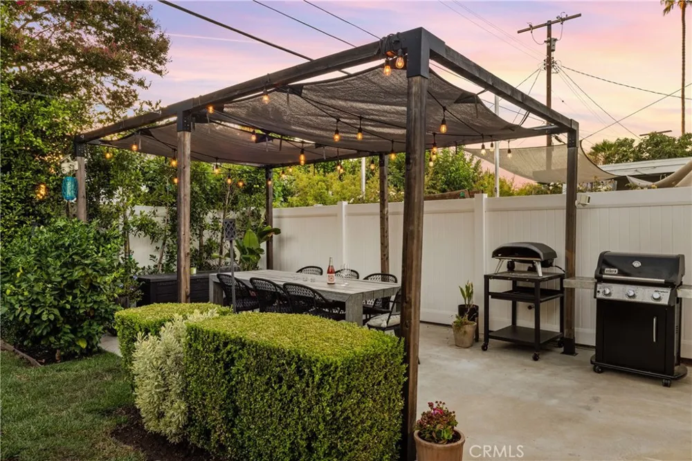 7247 Genesta Lake Balboa, CA 91406