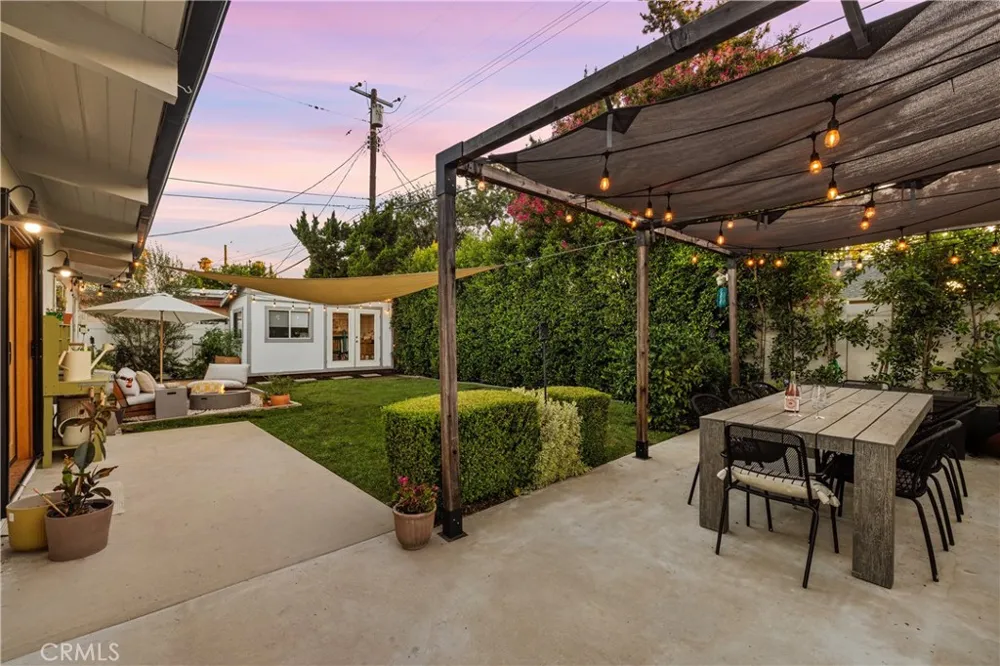 7247 Genesta Lake Balboa, CA 91406
