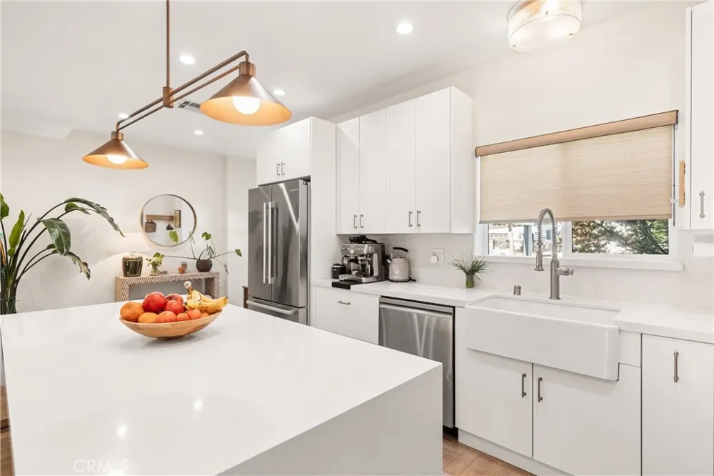 7247 Genesta Lake Balboa, CA 91406