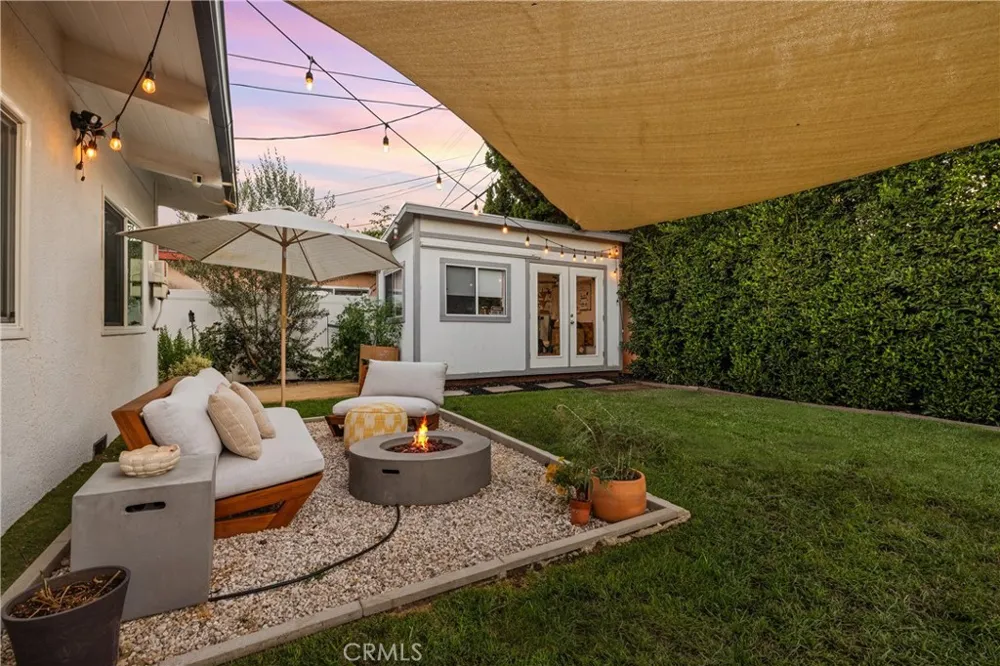7247 Genesta Lake Balboa, CA 91406