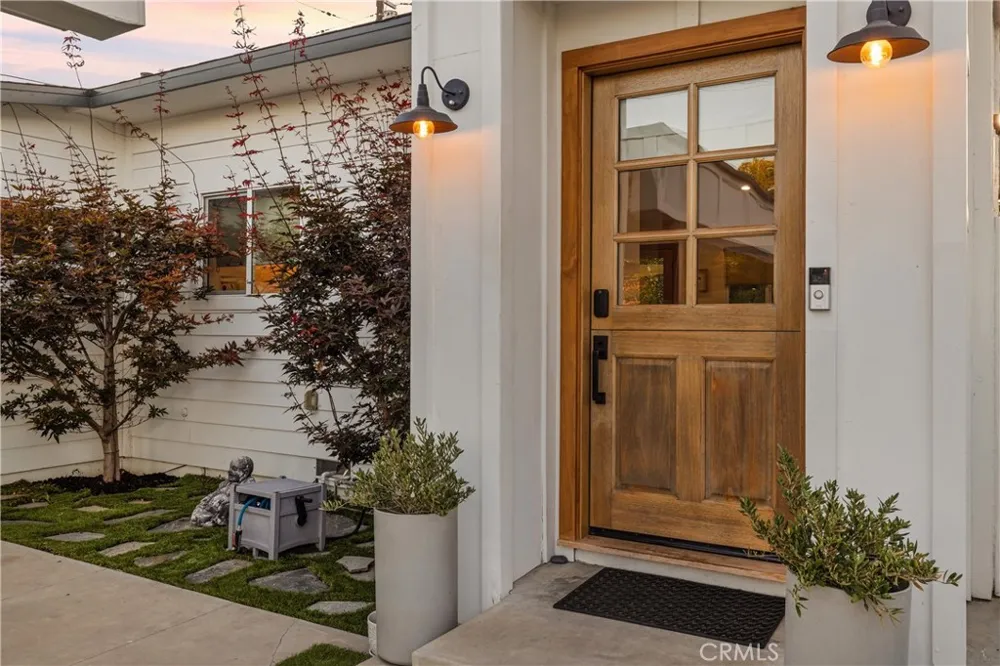 7247 Genesta Lake Balboa, CA 91406