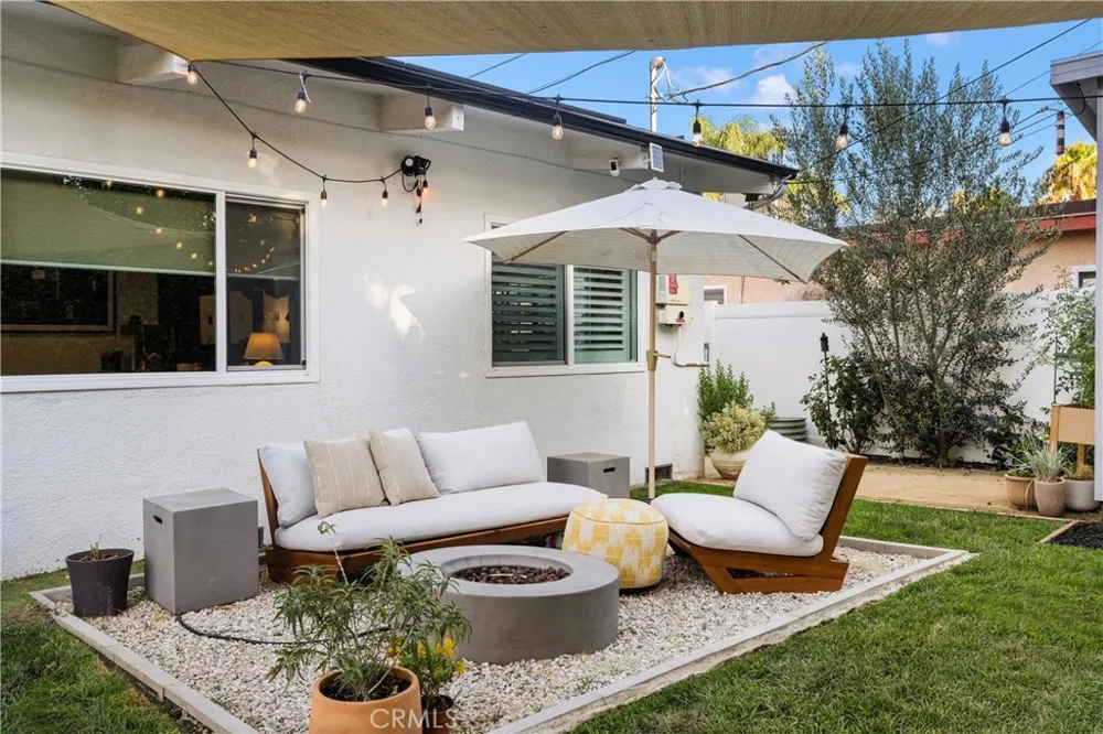 7247 Genesta Lake Balboa, CA 91406