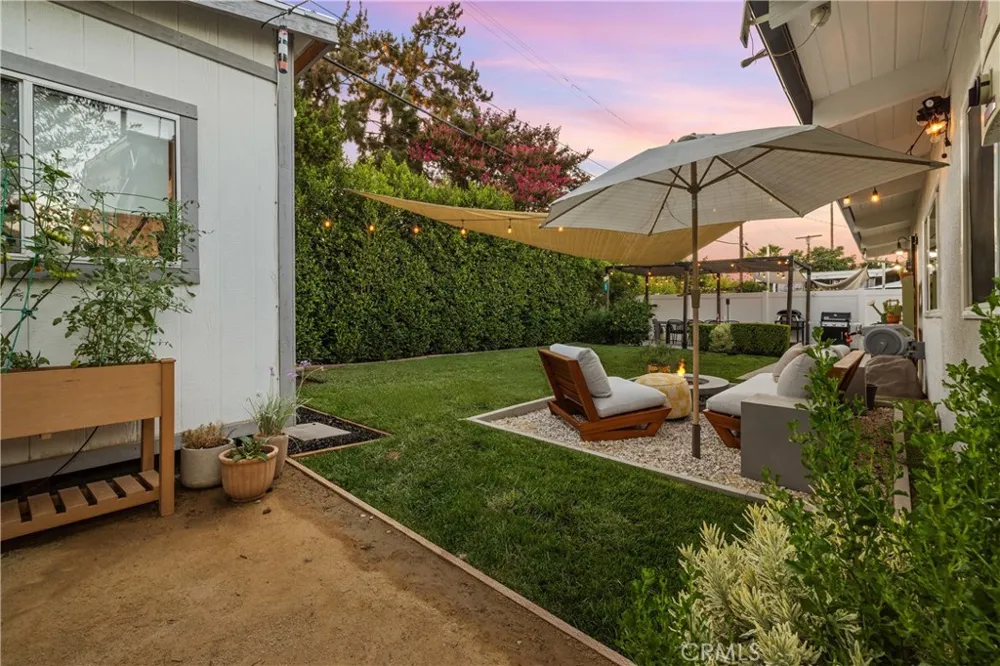 7247 Genesta Lake Balboa, CA 91406