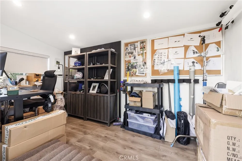 7247 Genesta Lake Balboa, CA 91406