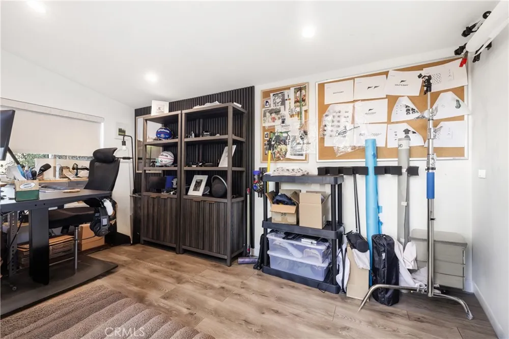 7247 Genesta Lake Balboa, CA 91406