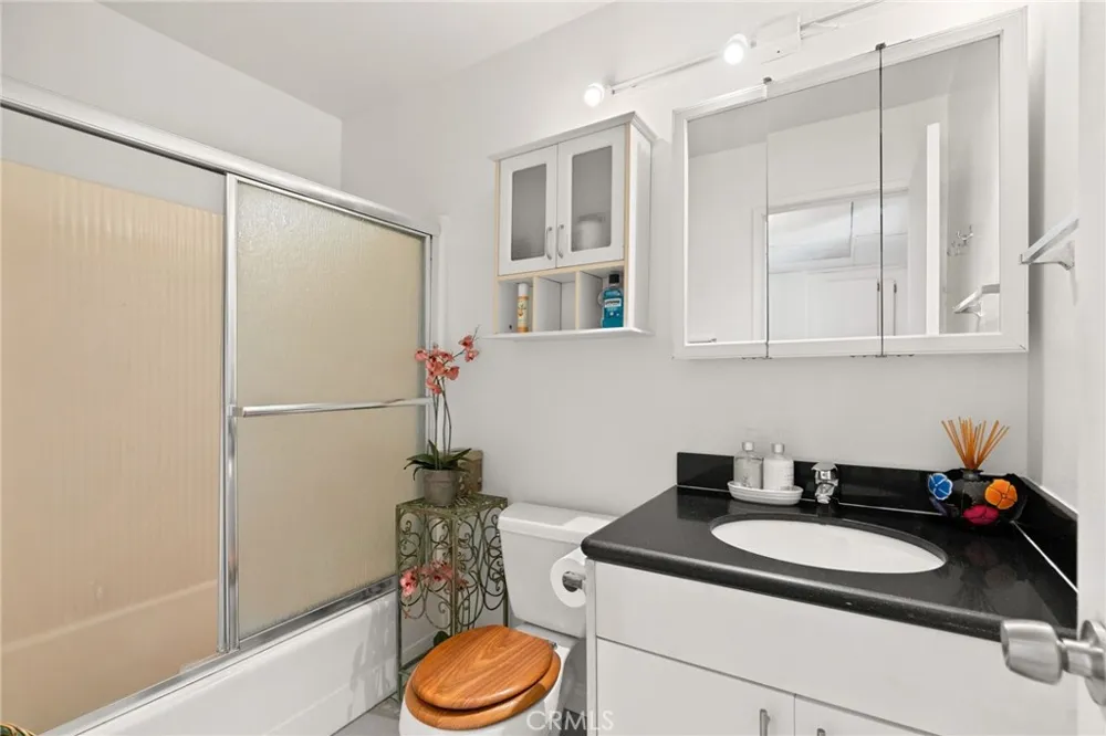 18350 Hatteras Street #267 Tarzana, CA 91356