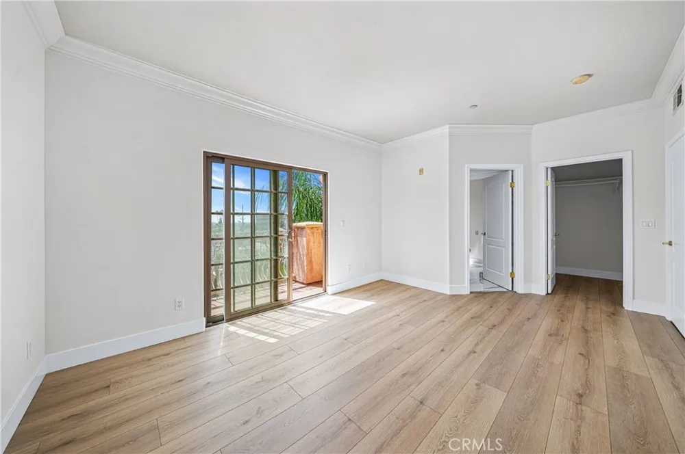 421 E Santa Anita #301 Burbank, CA 91501