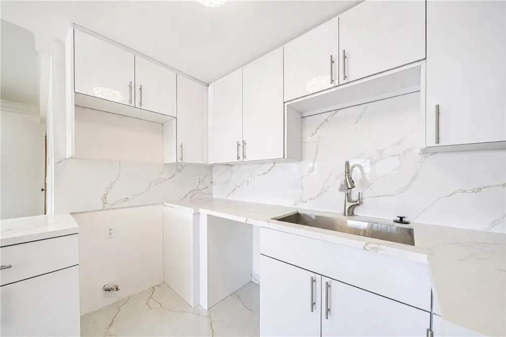 421 E Santa Anita #301 Burbank, CA 91501