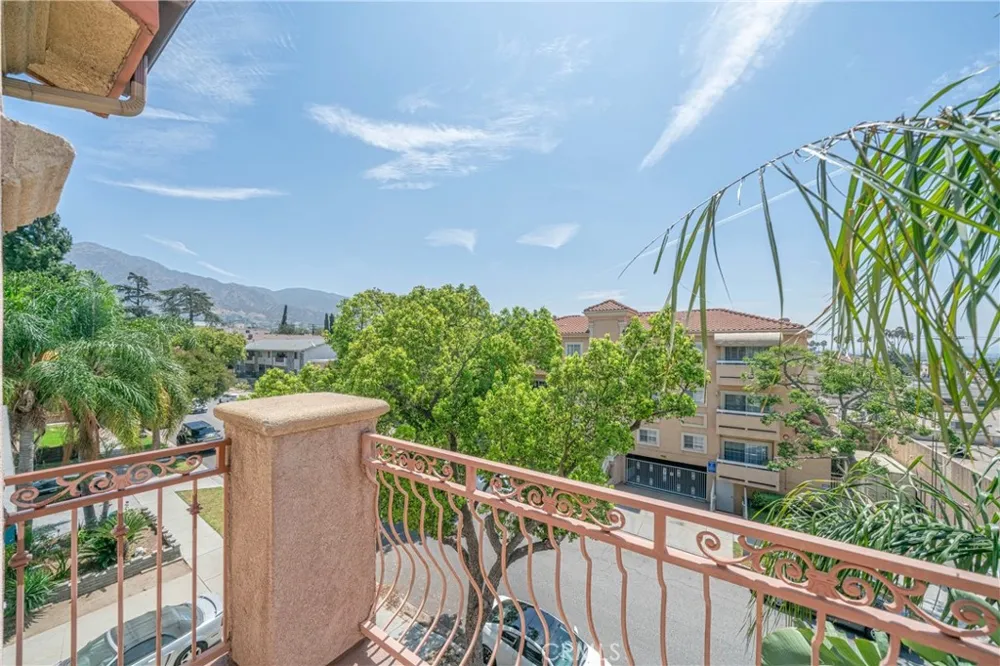 421 E Santa Anita #301 Burbank, CA 91501