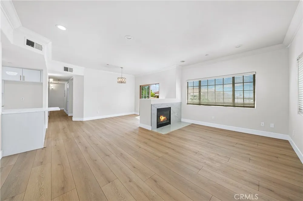 421 E Santa Anita #301 Burbank, CA 91501