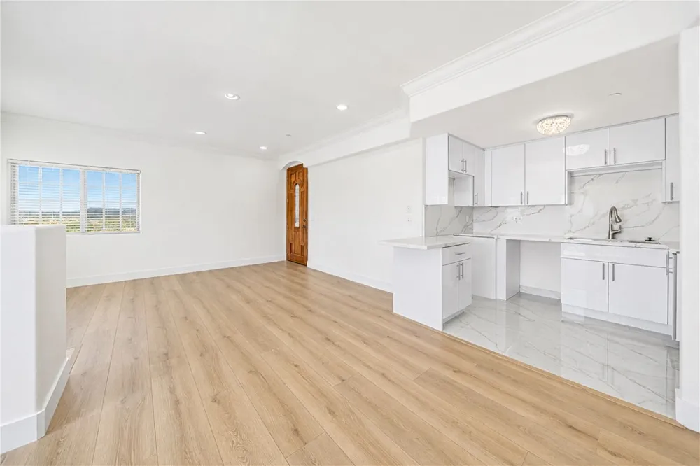 421 E Santa Anita #301 Burbank, CA 91501