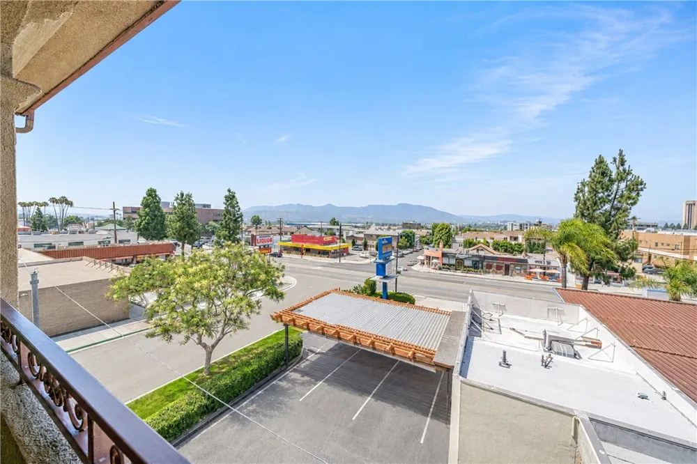 421 E Santa Anita #301 Burbank, CA 91501