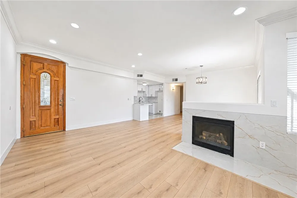 421 E Santa Anita #301 Burbank, CA 91501