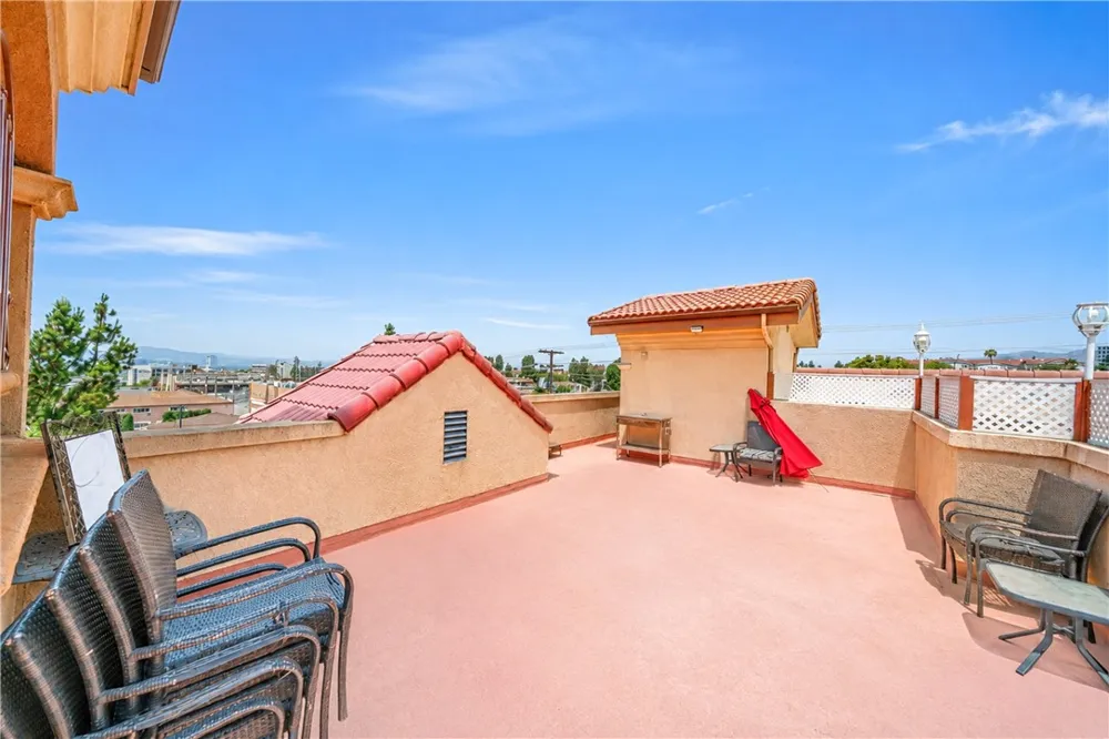 421 E Santa Anita #301 Burbank, CA 91501