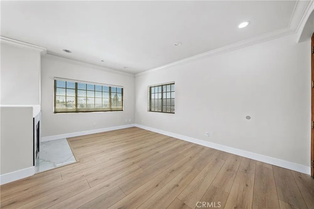 421 E Santa Anita #301 Burbank, CA 91501