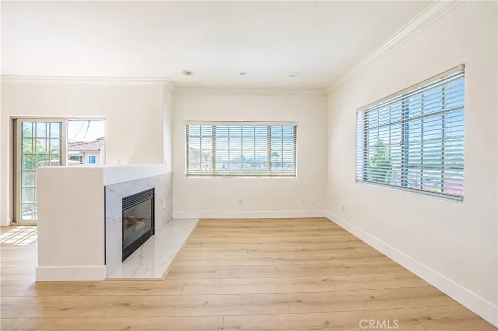 421 E Santa Anita #301 Burbank, CA 91501