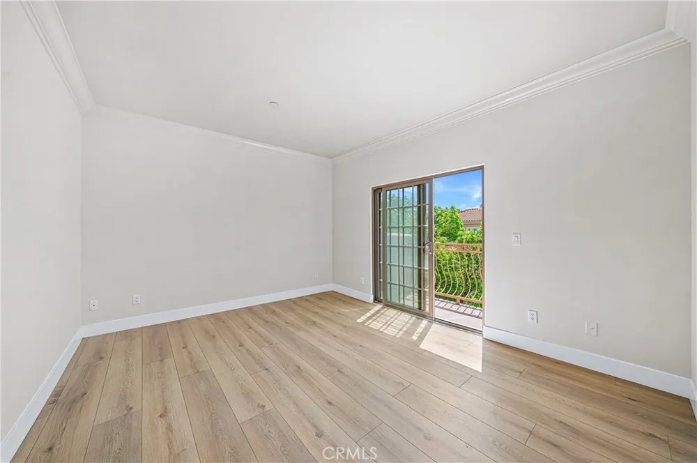 421 E Santa Anita #301 Burbank, CA 91501